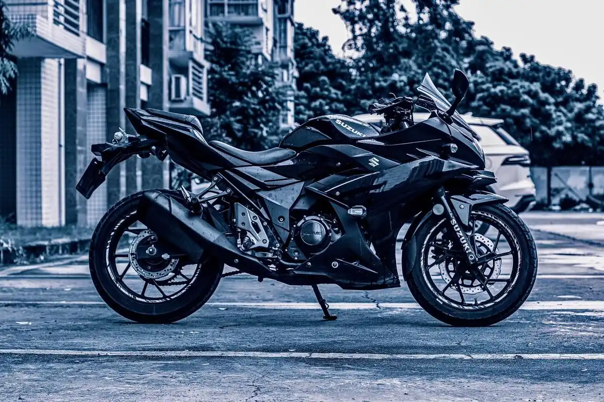 铃木gsx250r黑武士 台风放假,风平浪静 那就拍拍我的车吧