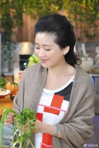 消失4年王小丫近照,52岁保养得宜,曾凭《开心辞典》走上巅峰