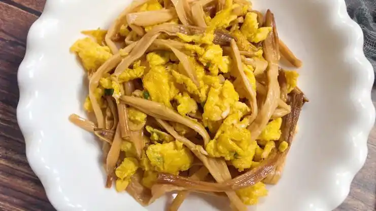 黄花菜炒鸡蛋