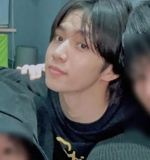 时代少年团晒素颜照全员颜值在线宋亚轩辨识度好高