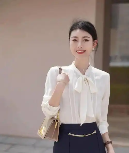 职场女性该怎么穿?借鉴素人博主的搭配技巧,提升你的气质感