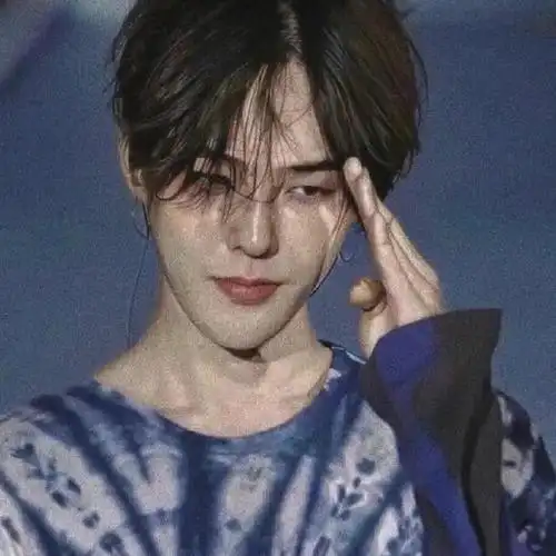 反复爱上的权志龙头像