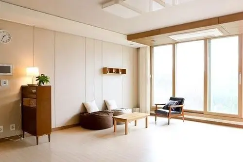 韩国一家三口住92㎡,不放沙发,也不要客厅,家里极简到空无一物