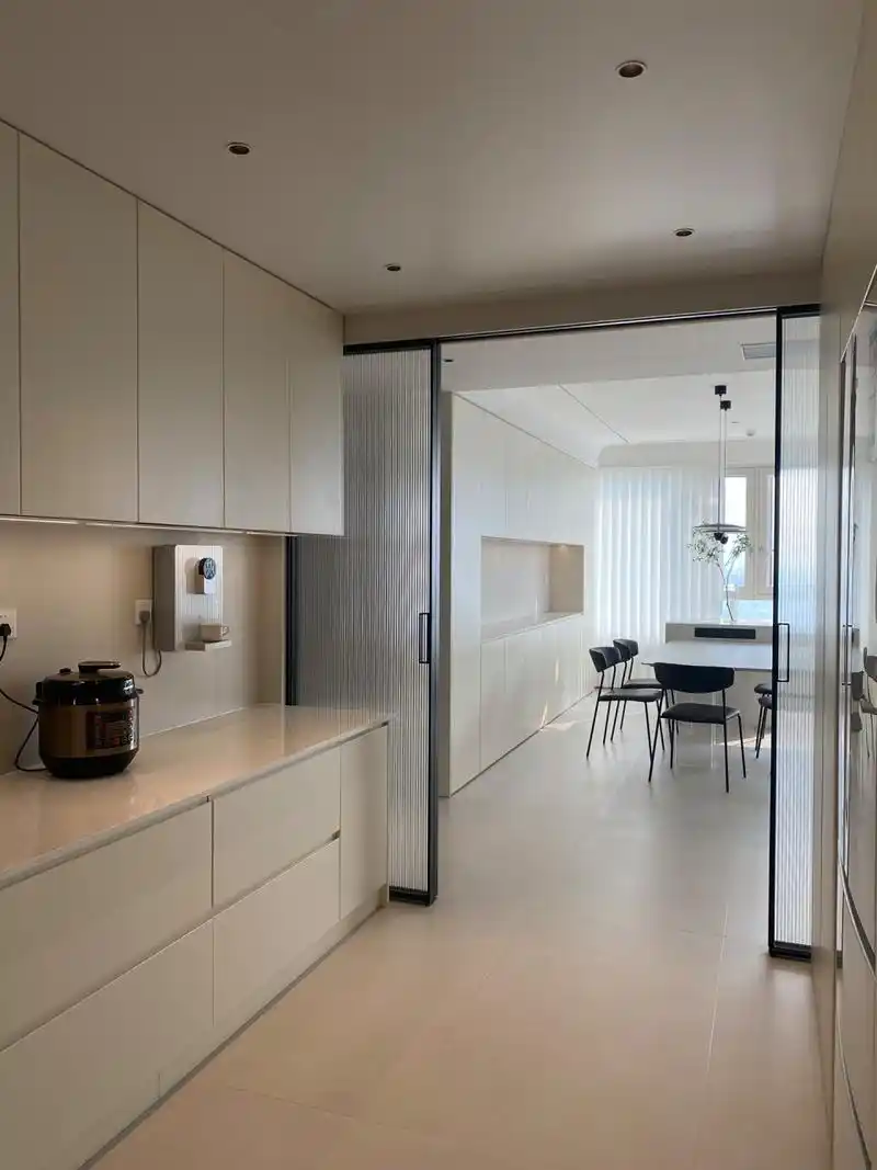 极简无框推拉门|厨房4扇超白长虹玻璃 要想更极简,那四周就不要有框
