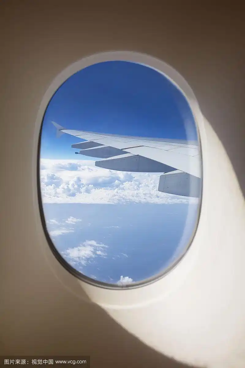 飞机窗外