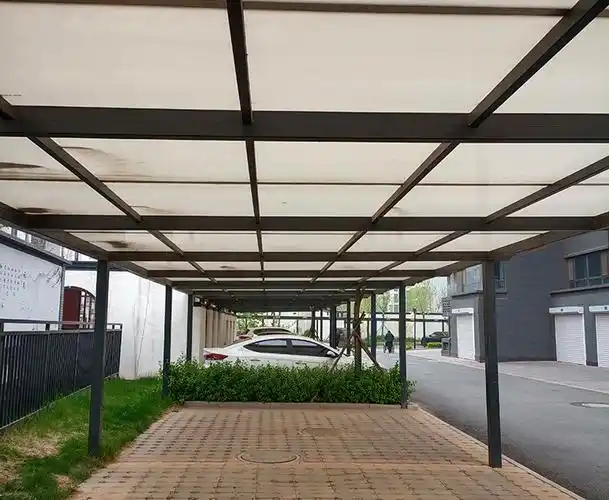 玻璃雨棚多样化应用不同领域以及安装技巧(图1)