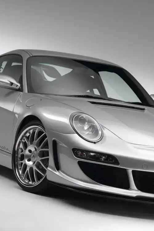 银灰色保时捷gtr