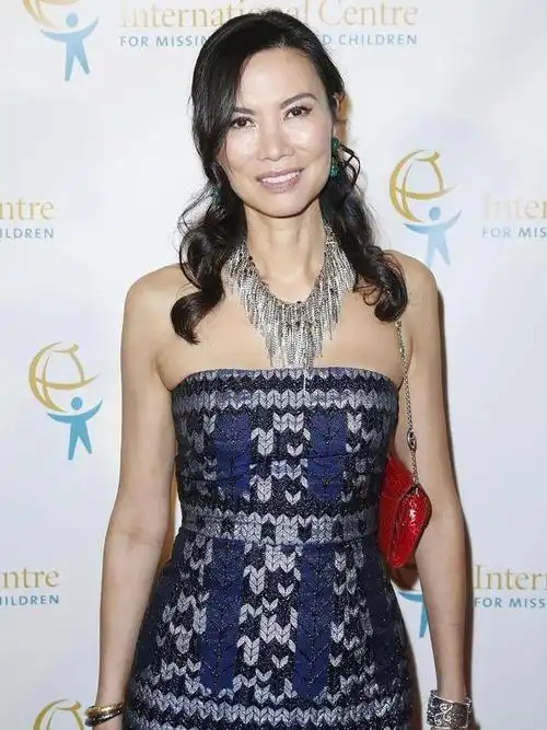 伊万卡登时代周刊闺蜜邓文迪为其写简介