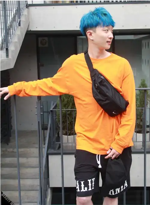 男生染蓝色的头发好看吗孔雀蓝发色图片