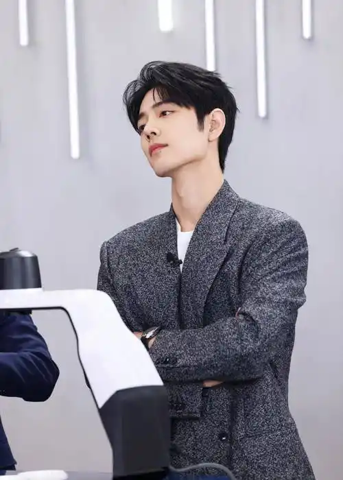 原创肖战笑出小括号又帅又甜引万千粉丝追捧