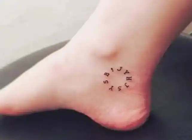 脚踝安全线纹身是什么意思