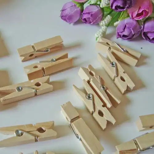 这里贩卖的是最简单的原木夹子,并非精美的工艺品.