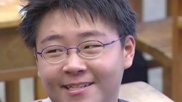 事实证明成名30年后郝劭文和释小龙已经走上了截然不同的道路