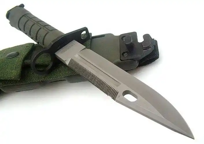 为快速批量生产与降低成本,95式多用途刺刀整体品质比不上浙江先锋