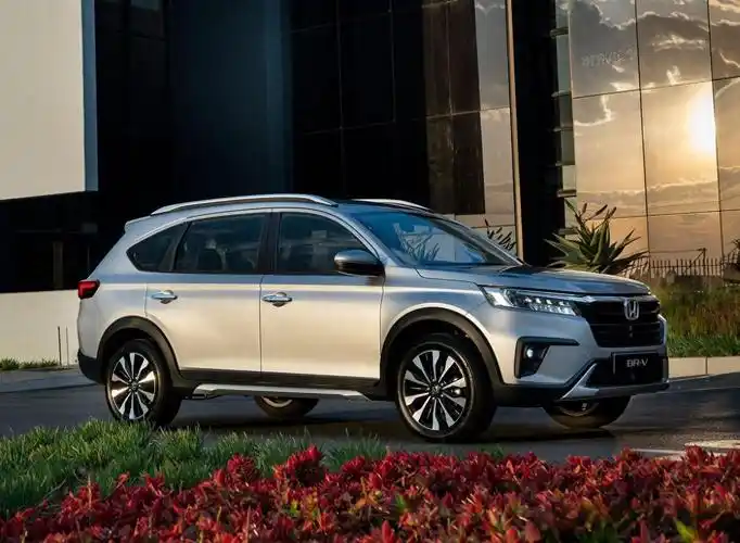 本田全新brv实车亮相或不超12万比crv更大气搭载15引擎四驱