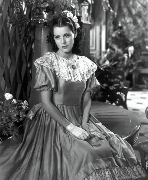 【名著人物评析】《小妇人》中略带虚荣的寒门淑女:梅格·马奇 meg