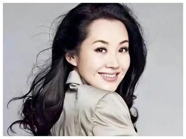 许晴不婚不育54岁心声揭秘震撼坦白他若无死早成孩妈