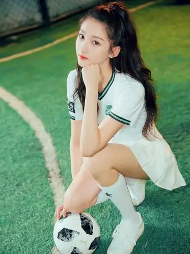 关晓彤的几次晒照,拍的无比少女水嫩,我们的国民闺女回来啦!