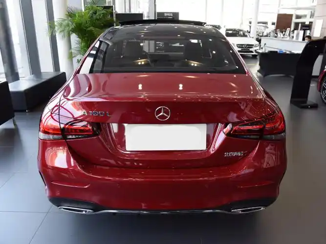 便宜奔驰车降价!女车主提奔驰a级,车价0首付