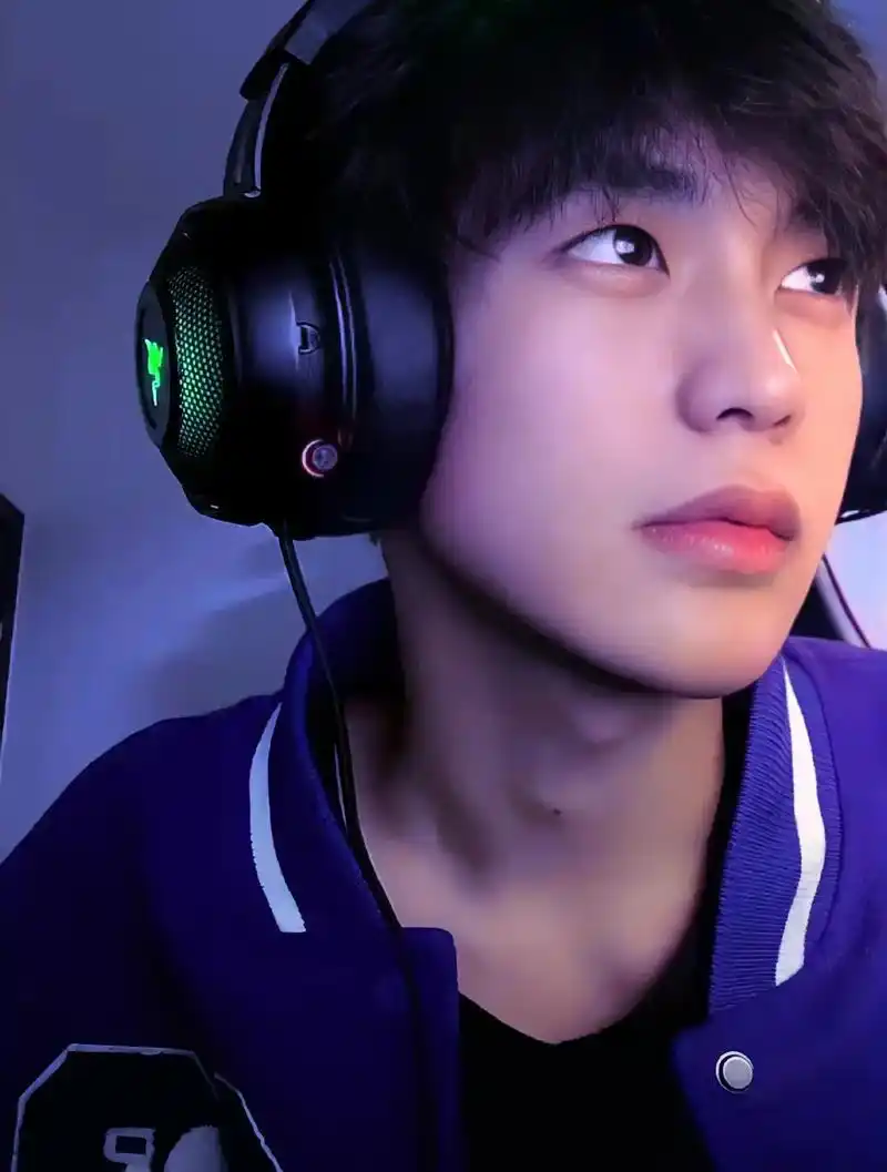 或许你我之间离开网络就是永别吧#余庆伟  #人鱼线的pdd  - 抖音