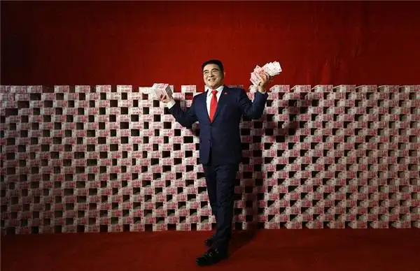 01最近郭敬明就不开心了,虽然他是个明星也很有钱.