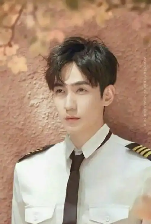 这些男星的军装照你最喜欢谁的呢小编我全都要