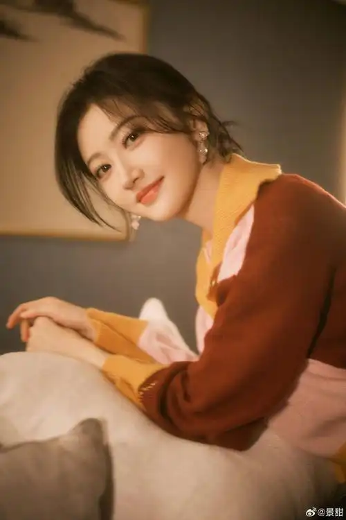 景甜穿彩色针织衫甜美可爱笑容温暖治愈