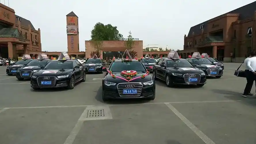 各种豪车各种排面欢迎预定小李婚车队!