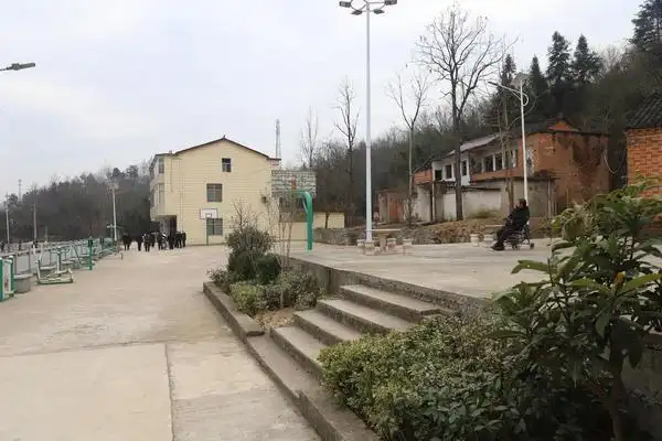 商城县吴河乡乡村展新貌群众笑开颜