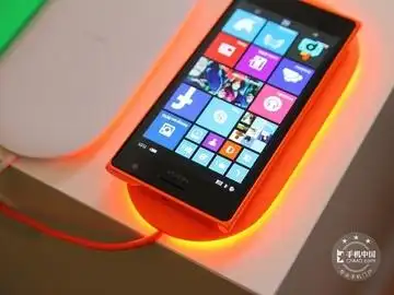 诺基亚lumia 730 图片