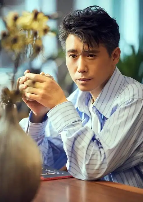 事实证明不火的李乃文已经走上了另一条大路