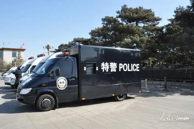 两会安保最酷特警消防专用车辆亮相