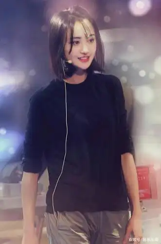 说到这里不知道大家有没有对郑爽的家庭背景有过了解呢?