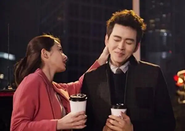 李呈媛现实中的老公是谁 揭秘微笑女王的成长之路