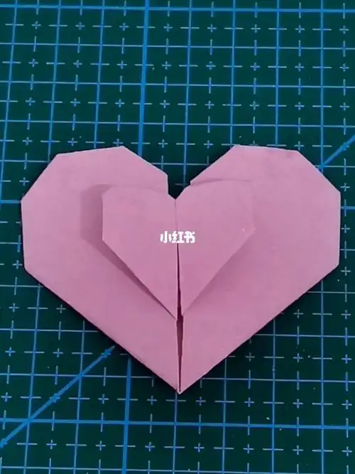 一张纸可以折出来两个爱心,快来看看啦#折纸教程  #diy手工制作  #我