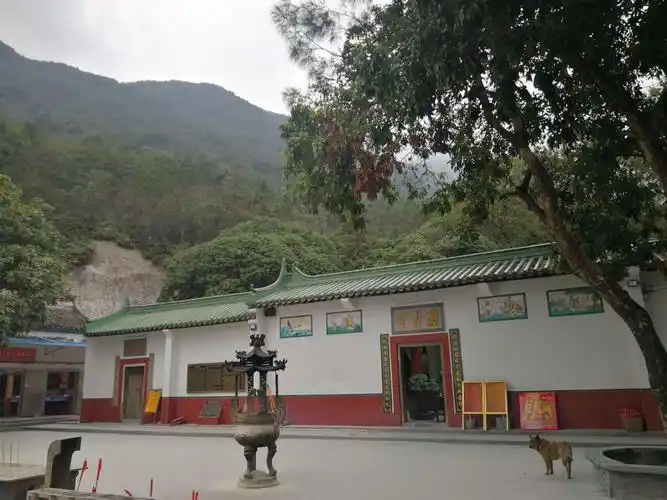 寒风凛冽白云嶂,闲庭信步银瓶嘴