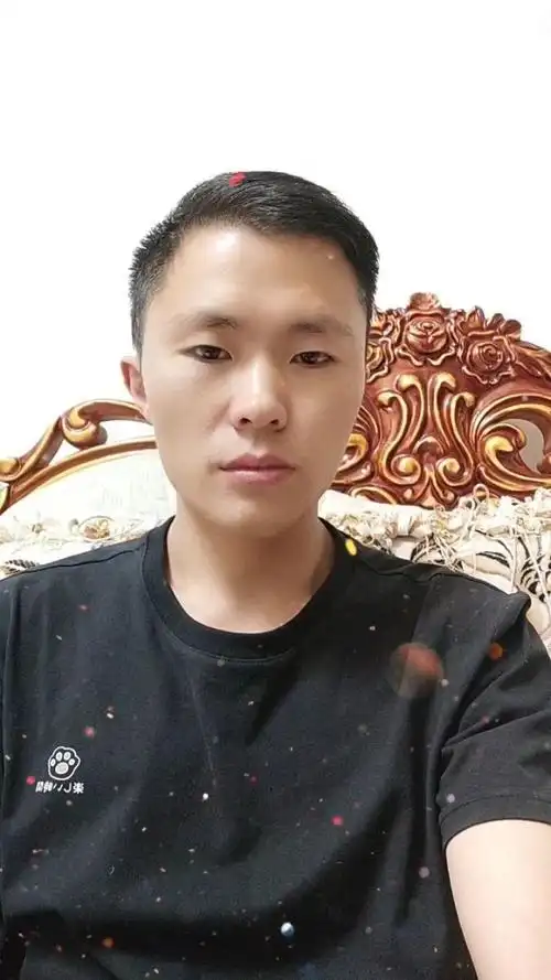 小眼睛的男人不显老 瞧得出来这是最老的九零后吗!