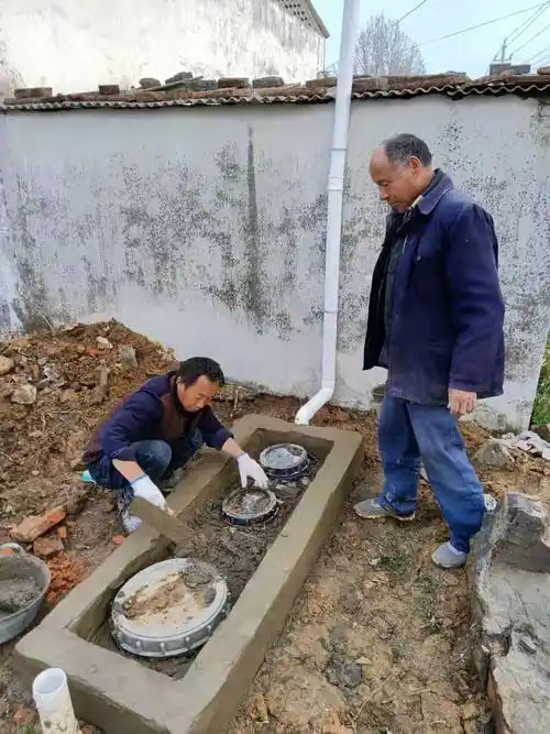 新农村新生活户厕改造现场学确山县李新店镇开展户厕推动暨整改工作