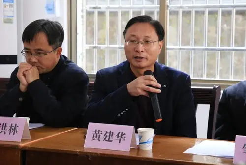 用余热描绘可爱祖国 以画笔书写美丽人生