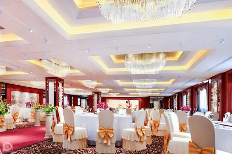 宴会厅 1f 880   2180 /桌 桌数:30桌 面积:800平 形状:正方形 低消