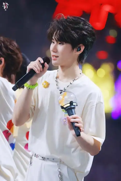 张真源超话91#张真源 live之神#7415231119#时代少年团叁重楼暨