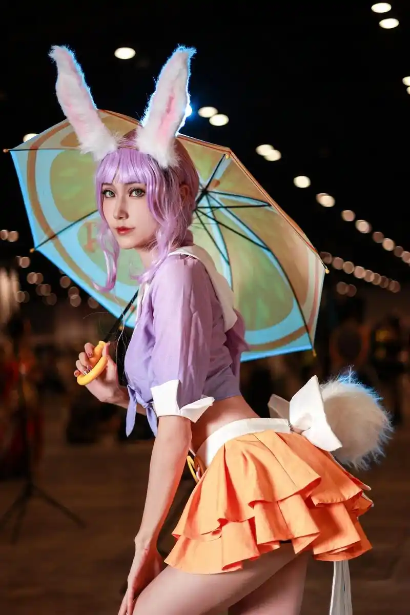 cos #王者荣耀 #公孙离 有人在地铁上手牵手,而我打开 - 抖音