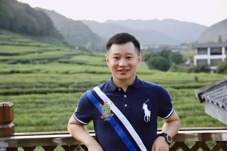 成员:刘杨(中国古典舞教研室主任)