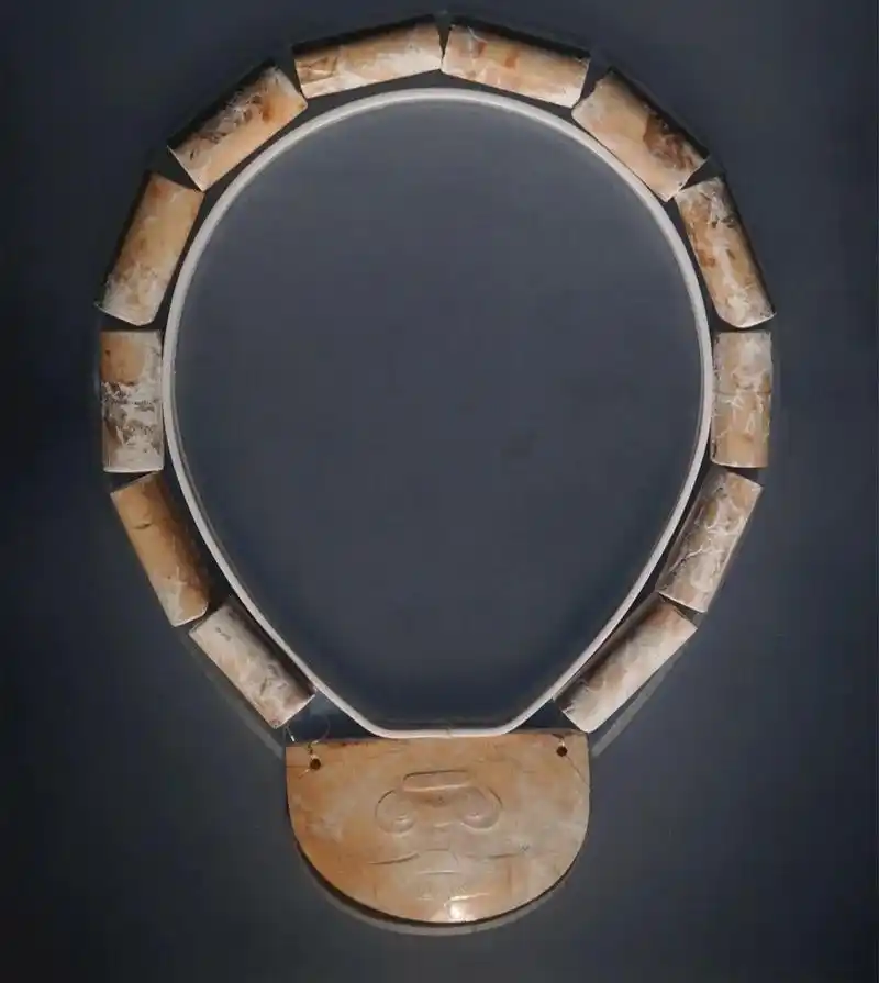 古玉居说玉# 良渚玉璜的正确佩戴方式应该是倒过来,因为不是给别人看