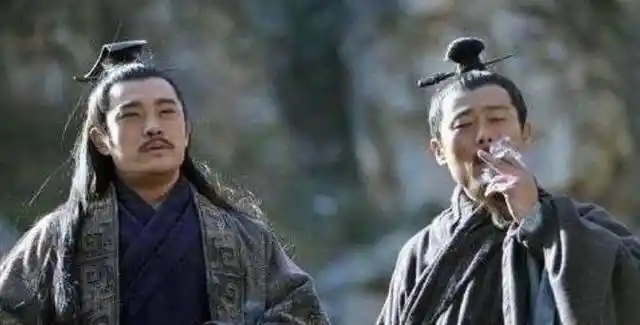 新《三国》幕后花絮大佬抽烟照: 周瑜鲁肃猥琐, 诸葛亮仙气_手机搜狐