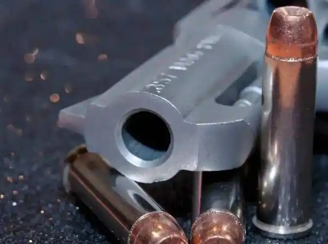 子弹为何不能朝天空射击?曾经有过惨痛的教训,此后各国明令禁止