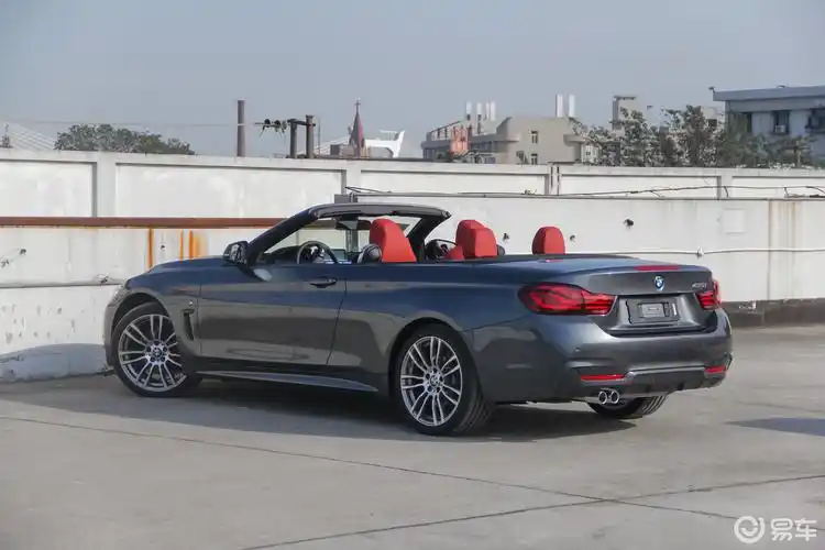 【宝马4系2019款敞篷轿跑车 430i m运动曜夜版侧后45度车头向左水平