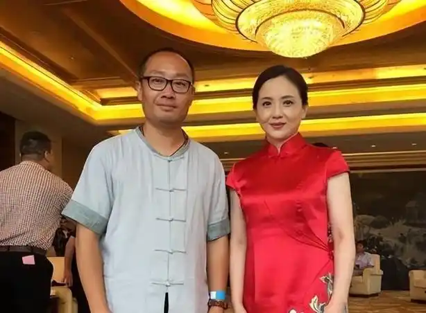 "江南第一美女"陶慧敏:嫁給初戀恩愛至今,卻被謠傳守寡10年