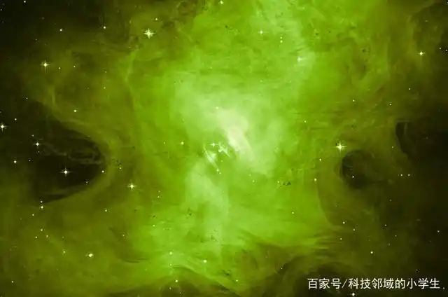 一颗即将死亡的中子星位于薄弱的星云内部.