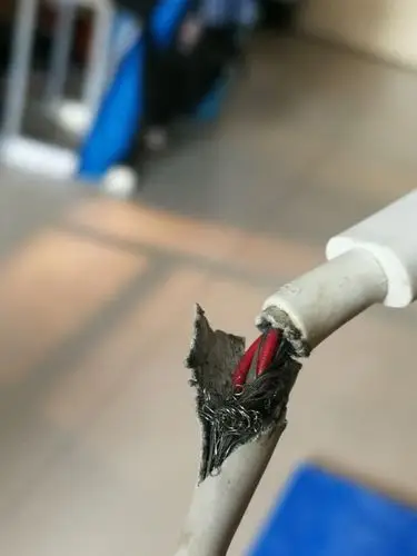 p10数据线断了,如图还能继续使用么